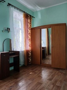 Дві квартири на 2 -му поверху біля дитячого майданчика