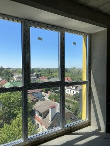 Простора квартира у зданій новобудові