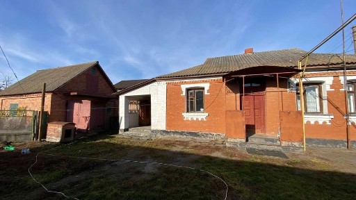 Продається будинок у центрі села Приборівка