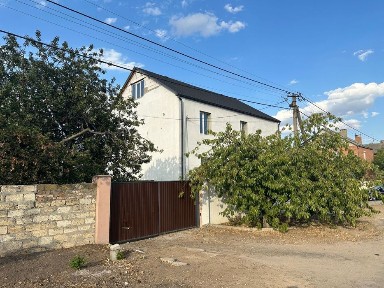 Продаж будинку • 2 поверхи • 307 м² • 30 соток • селище Полігон • власні теплиці • #146355