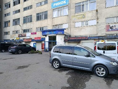 Продаж фасадного торгового приміщення 550кв. м/890 у. о/кв. м