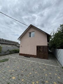 Двоповерховий будинок по вул. Водопійна