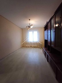Продаж 2 кімнатної квартирі на Дзержинці.
