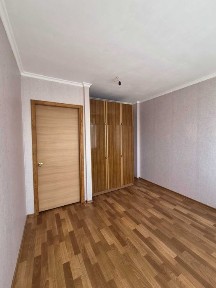 Продаж непрохідної 2х кім квартири Дніпровське Шосе