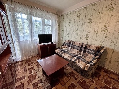 Продам 3к квартиру с гаражом, ул. Театральная 7, г. Шахтарське