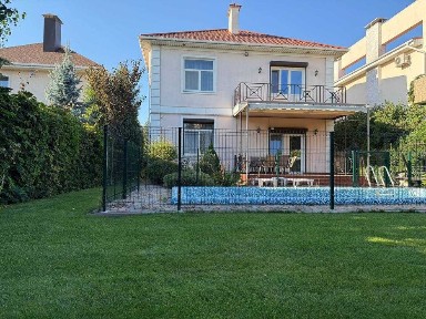 Продам дом с бассейном у моря в Совиньоне | 200 м², участок 5,6 соток.
