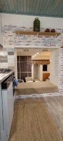Продається прибутковий апарт-готель в Совіньйоні з видом на море.