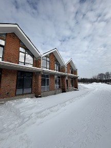 Продаж готового таунхаусу в Зарічанах