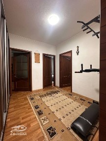 Продаж 3-к квартири вул Володимира Великого, 1
