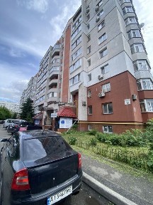 Бровари, Грушевського 19