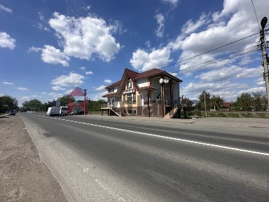 Оренда приміщення та/або будинку в центрі с-ща Лужани - 252 м2