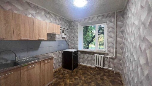 Продам двокімнатну квартиру на Дружбі