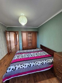 Здається в оренду простора 3-кімнатна квартира в Солом'янському районі
