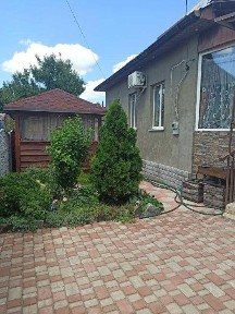 Продам гарний будинок в Дергачах, р- н стадіону