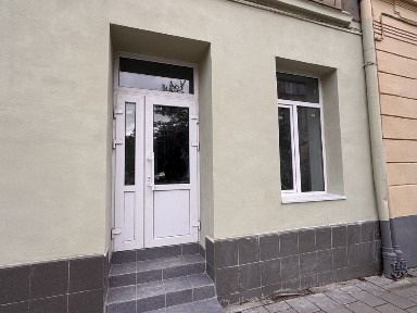 Оренда магазину навпроти станції Підзамче