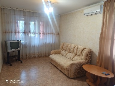 1-комнатная квартира посуточно 34 м², Космонавтов ул., 13