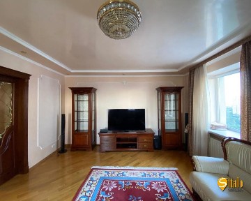 Продажа 3-комнатной квартиры 141.7 м², Победы просп., 107