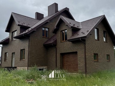 Продаж будинку з гаражем за 10 хв від центру міста.