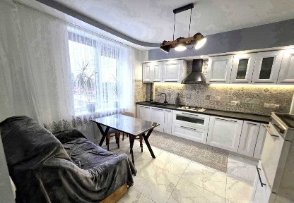 Продаж квартири- котеджу! Солонка. Центр. Поруч вся інфраструктура!