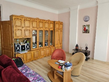 Продаж 2-кімнатної квартири 54 м², Придніпровська вул., 1