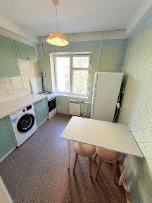 Продам 2к квартиру 46м2 метро Лівобережна Без комісії