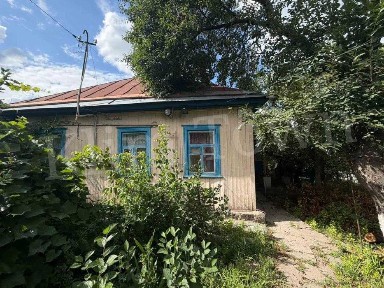 Продаж будинку з фасадним виходом до вул. Б. Хмельницького (межує з Форою)