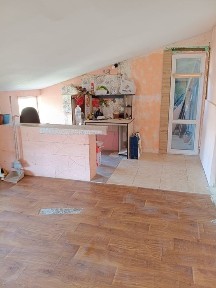 Продам квартиру, житловий стан. Електрика три фази. Газ. Вода центральна. Каналізація септик. Всі зручності. Ж д. вокзал.