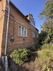 Продається просторий будинок у с. Ожидів Адреса: вул. Промислова, 17, с. Ожидів, Золочівський район, Львівська область.