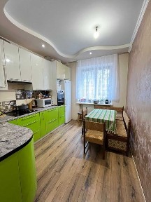 Продаж трикімнатної квартири в районі парку Шевченка