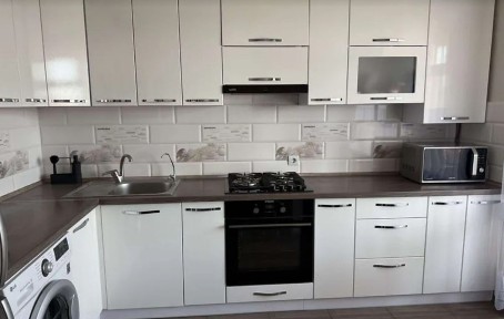 Продаж 2к квартири 50 кв. м на вул. Тролейбусна
