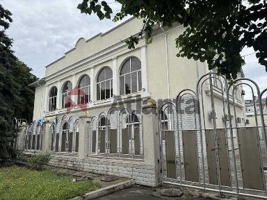 Продажа здания с территорией в центре Черноморска. код 493911