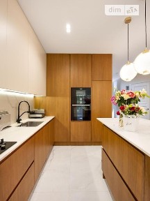 Продаж 2 поверхового таунхауса з ділянкою на 2.32 сотки, 142.7 кв. м, 3 кімнати, на вул. Землеробна • ID 34600716