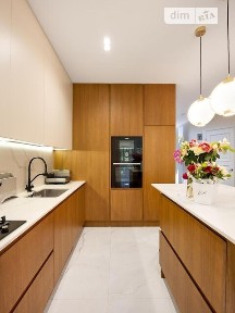 Продаж 2 поверхового таунхауса з ділянкою на 2.32 сотки, 142.7 кв. м, 3 кімнати, на вул. Землеробна • ID 34600716