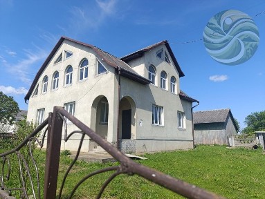 Продається будинок с. Палагичі +літня кухня +1га землі.