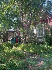 продавать дом 160 м2 с участком 11 соток, под бизнес, газ, свет, скважина, гостомель ул. Садовая 3, фора через дорогу, озеро не далеко, от власника