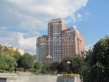 Ковпака 17. Продажа 4 - кім. квартири з ремонтом