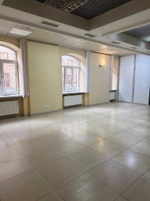 Оренда фасадного приміщення 470м2 на початку вул. Зеленої