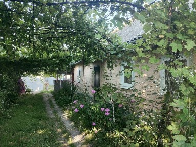Хата, гараж, земля 13 соток