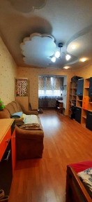 Продается трехкомнатная квартира на улице Комитетской.