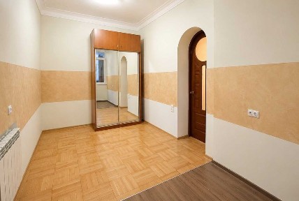 Продам трехкомнатную квартиру ул. Канатной - район 2 ст. Большого Фонтана.