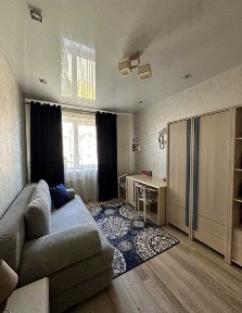 Продаж 3 кімнатної квартири по вул. Тичини, 2 ЖК Сонячний Край. Квартира має 3 окремі кімнати, 2 балкони. В квартирі зроблений сучасний ремонт