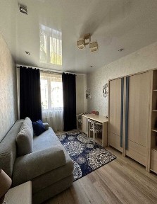 Продаж 3 кімнатної квартири по вул. Тичини, 2 ЖК Сонячний Край. Квартира має 3 окремі кімнати, 2 балкони. В квартирі зроблений сучасний ремонт