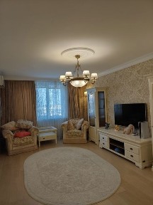 Сдам 3х к. кв. 140 кв. м. в центре
