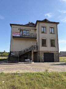 Продається просторий будинок.
