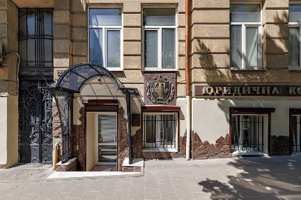 Кривоноса Максима вулиця, мікрорайон Центр, район Галицький, Львів, вул. Кривоноса Максима 25, триповерхова будівля • ID 34284512