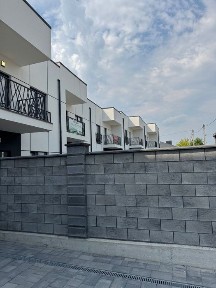 Продам котедж 90 м. кВ на Щасливому. розміщений на 2,5 сот приватизованої землі.