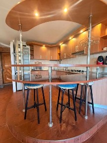 Продам большую видовую 3 комнатную в престижном районе