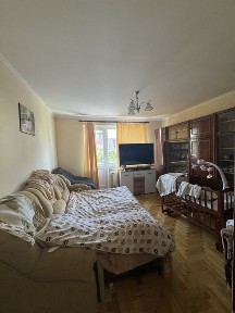 Продаж трикімнатноі в Росвигові