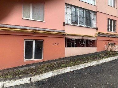 Продаж офісного приміщення 97 кв. м. на 1 поверсі на просп. Миру