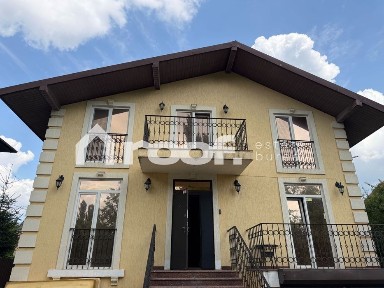 Без % розтермінування продаж будинку 267м2 6 кімнат, 3 поверхи, басейн, сауна, по вулиці Богатирська, метро Героїв Дніпра